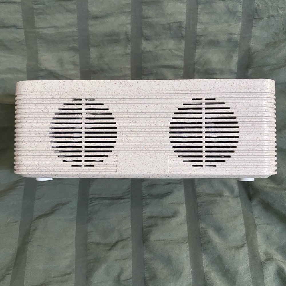 NWT Wireless Charging HD Stereo Speaker - Picture 6 of 7
